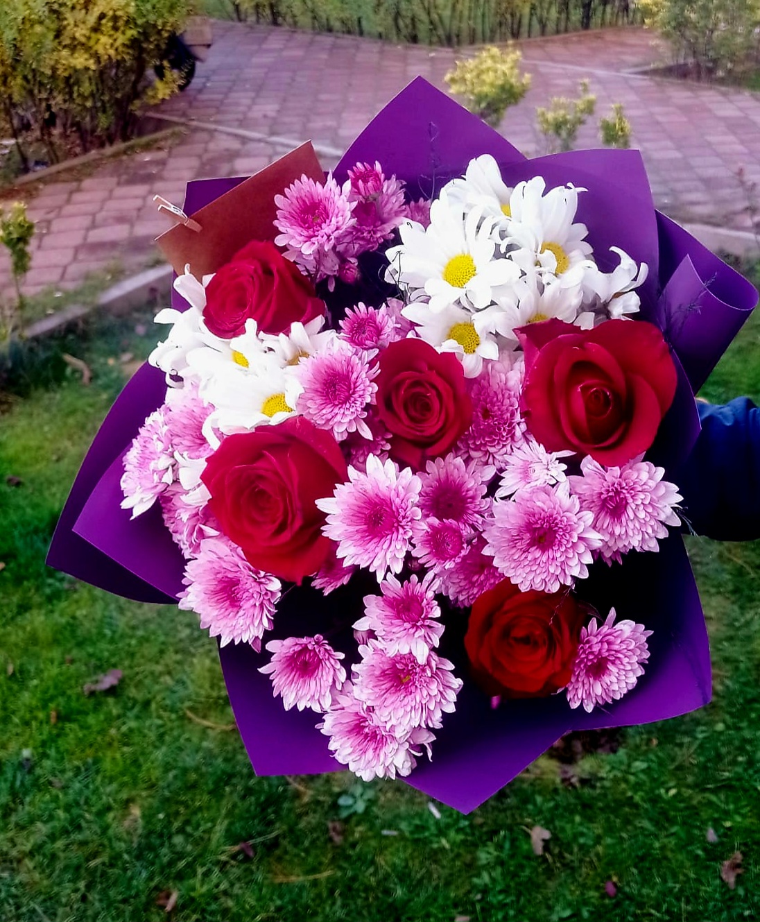 5 güllü renkli buket 