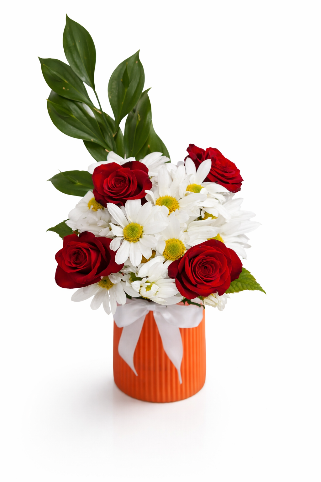 Vazoda gül ve papatya