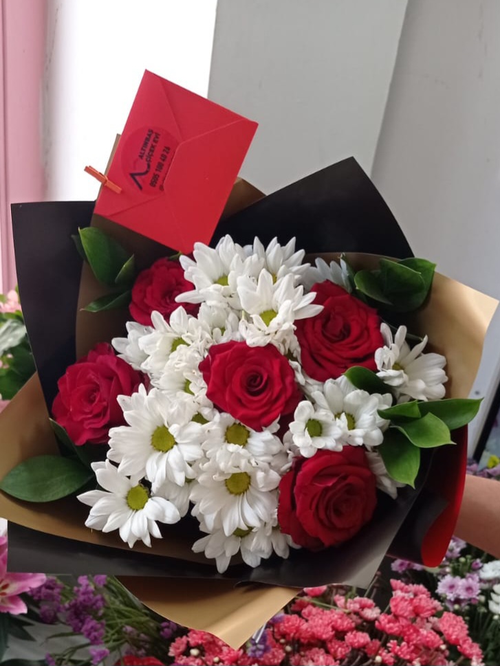 Gül ve papatya şıklığı - Görsel 2