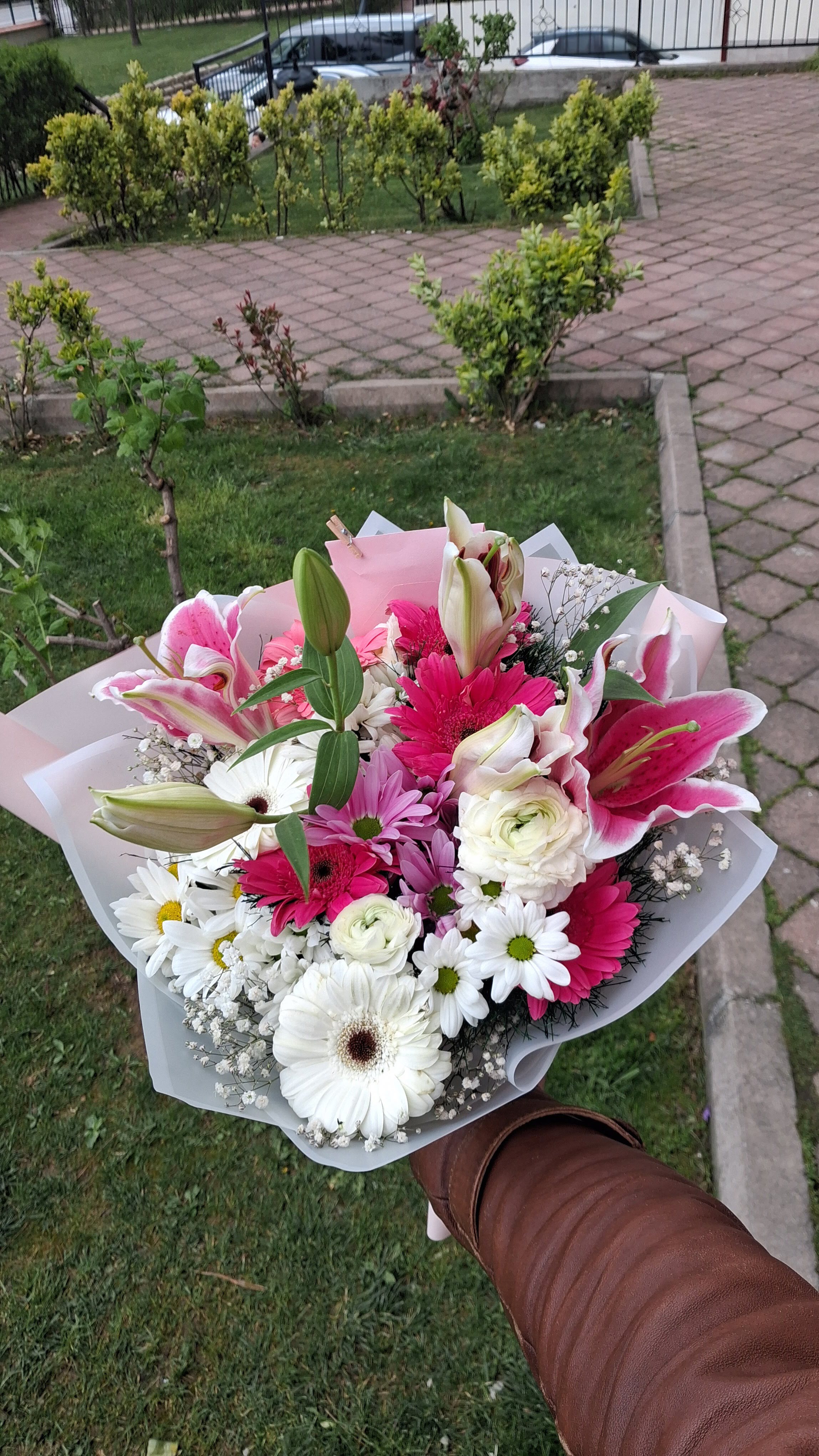 Pembe Lilyum ve papatyalar - Görsel 2